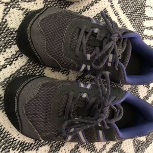 Xero drop shoes size 4